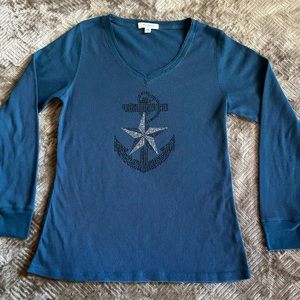 Active basic - long sleeve V-neck thermal with rhinestone design. SZ 2XL